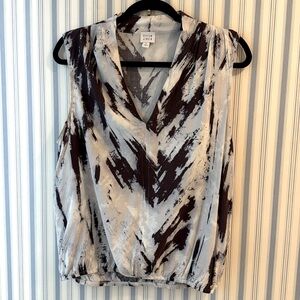 Women's sleeveless blouse with elastic waistband, size large